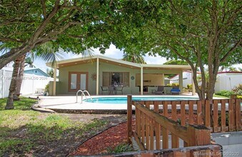 4701 SW 34th Dr in Fort Lauderdale, FL - Building Photo - Building Photo