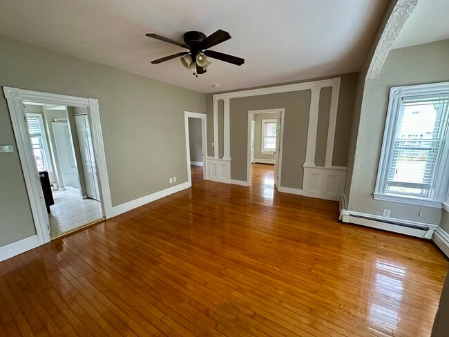 24 Briggs St, Unit 24 Briggs st flr 1 in Taunton, MA - Foto de edificio - Building Photo