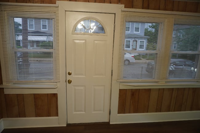 210 Center St in Dundalk, MD - Building Photo - Building Photo