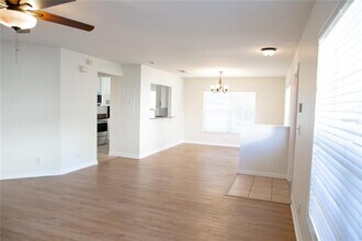 9426 Charlesberg Dr in Tampa, FL - Building Photo - Building Photo