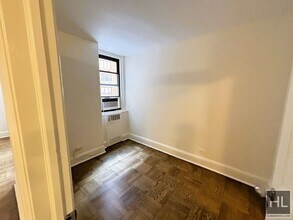 East 79th Street in New York, NY - Foto de edificio - Building Photo