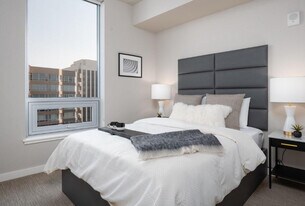 929 109th Ave NE in Bellevue, WA - Building Photo