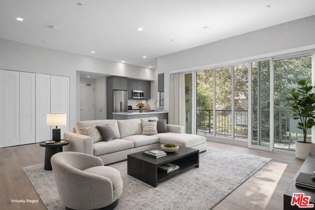property at 1223 Hayworth Ave