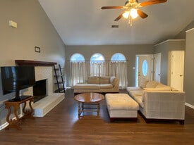 Room in House on Hathshire Dr in Charlotte, NC - Building Photo