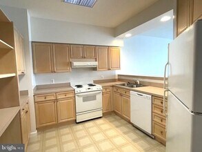 3210 N Leisure World Blvd in Silver Spring, MD - Building Photo - Building Photo
