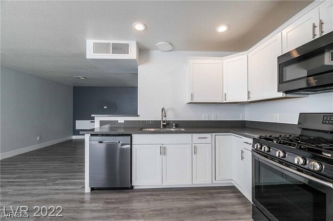 3305 Cheyenne Gardens Way in North Las Vegas, NV - Building Photo - Building Photo