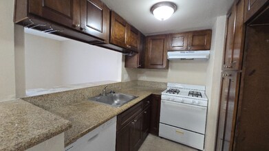 2120 Delaware St in Huntington Beach, CA - Building Photo - Building Photo