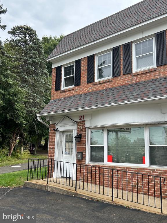 property at 23 N York Rd