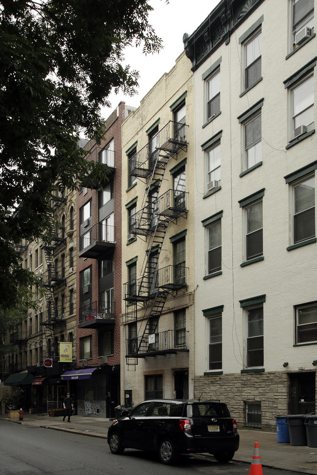 210 E 10th St in New York, NY - Building Photo - Building Photo