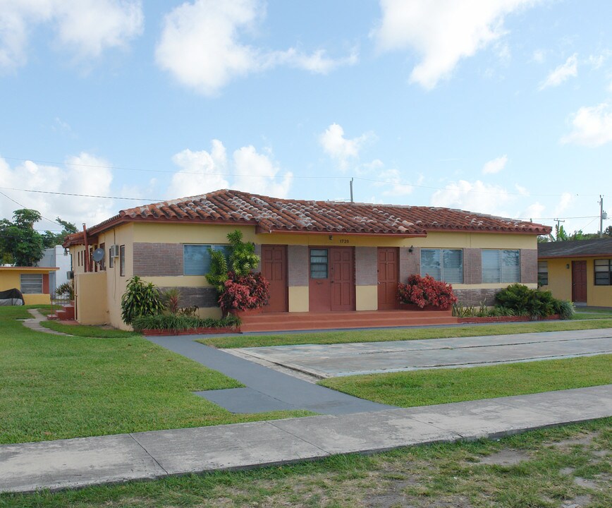 1723-1743 Moffett St in Hollywood, FL - Foto de edificio