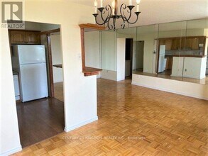20 Edgecliff Golfway in Toronto, ON - Building Photo - Building Photo