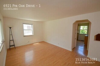 6921 Pin Oak Dr in Cincinnati, OH - Building Photo - Building Photo