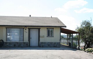 1380 Helix St in Spring Valley, CA - Building Photo