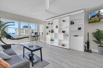 4550 Cove Cir, Unit #1105 in St. Petersburg, FL - Building Photo - Building Photo