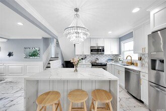 81 Barnes St in Long Beach, NY - Building Photo - Building Photo