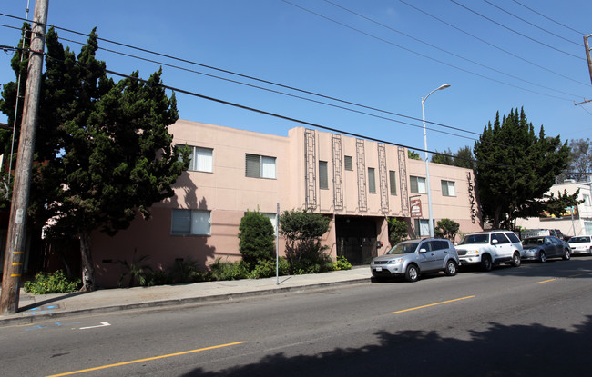 Century West Apartments in Los Angeles, CA - Foto de edificio - Building Photo