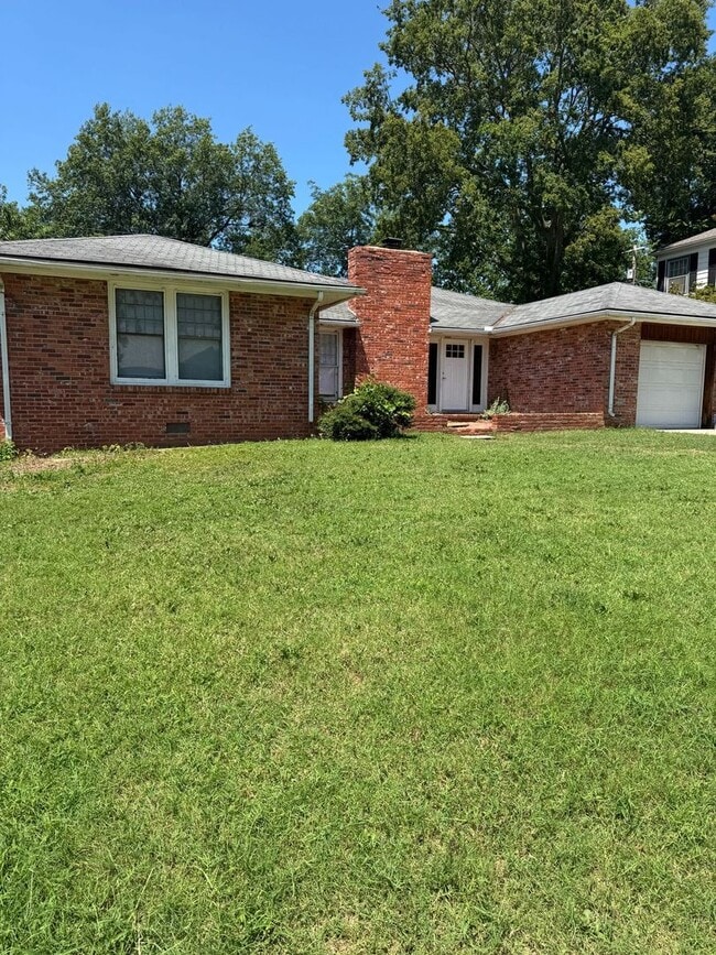 property at 1725 Cherokee Pl