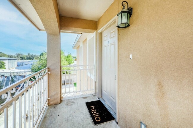 205 W San Carlos St in Laredo, TX - Foto de edificio - Building Photo