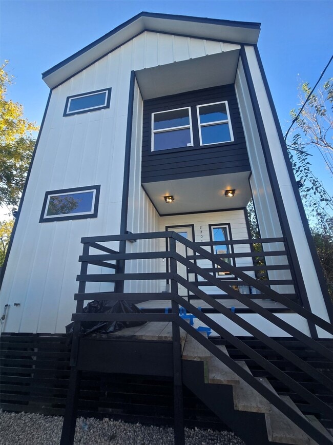 property at 2207 Des Chaumes St