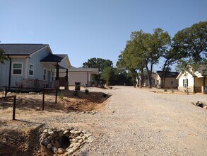 1000 Wooded Hollow Ct in Weatherford, TX - Building Photo - Building Photo