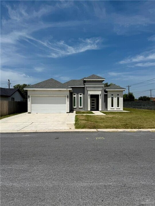 3521 N Christopher Ln in Edinburg, TX - Building Photo