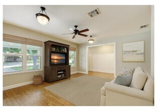 201 W Odell St in Austin, TX - Building Photo - Building Photo