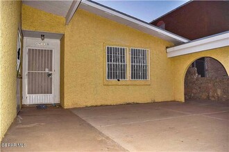 8933 Kenneth St in El Paso, TX - Building Photo - Building Photo