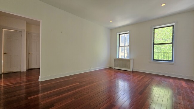 property at 20 Magaw Pl