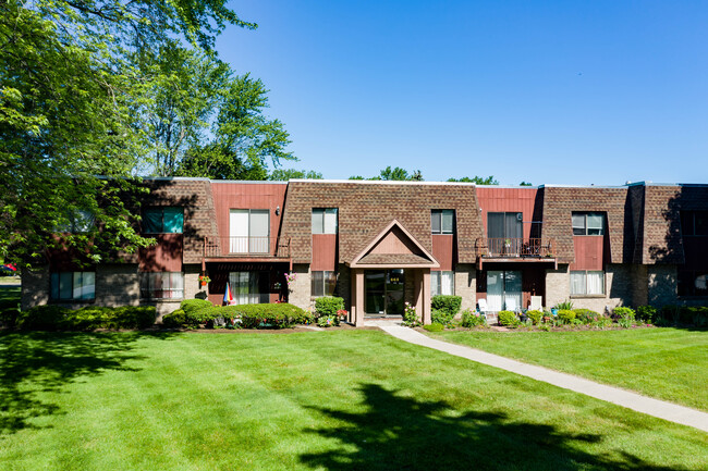 Stoney Creek Apartments in Greece, NY - Foto de edificio - Building Photo