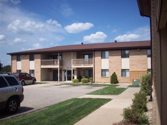 Prairie Village Apartments in Beloit, WI - Foto de edificio - Building Photo