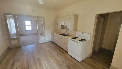 512 Barclay Hills Dr in Oregon City, OR - Building Photo - Building Photo