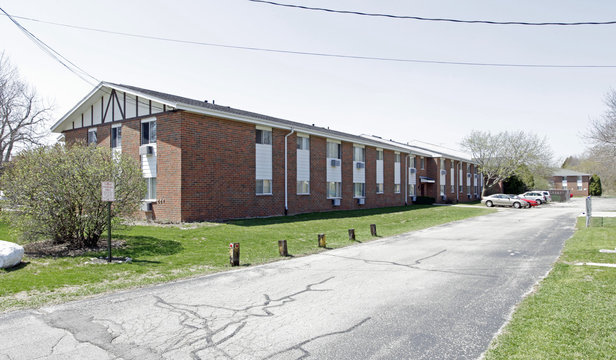 Lake Park Apartments in St. Francis, WI - Building Photo