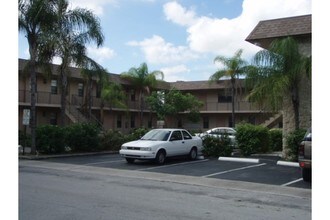 Rustic Manor Apartments in Fort Lauderdale, FL - Building Photo - Building Photo