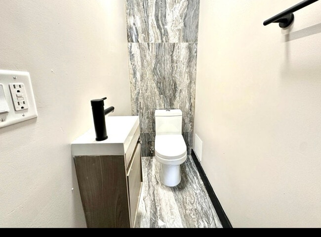 54 Lincoln St, Unit 302 in Newark, NJ - Foto de edificio - Building Photo