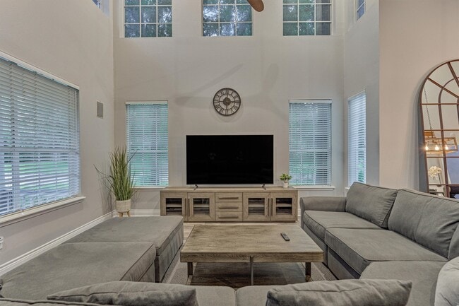 property at 18 Heather Wisp Ct