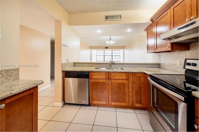 1520 Whitehall Dr in Davie, FL - Building Photo - Building Photo