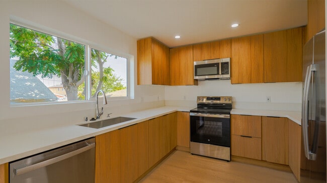 130 W 59th Pl in Los Angeles, CA - Building Photo - Building Photo