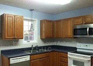 9 Aberdeen Dr in Arden, NC - Building Photo - Building Photo