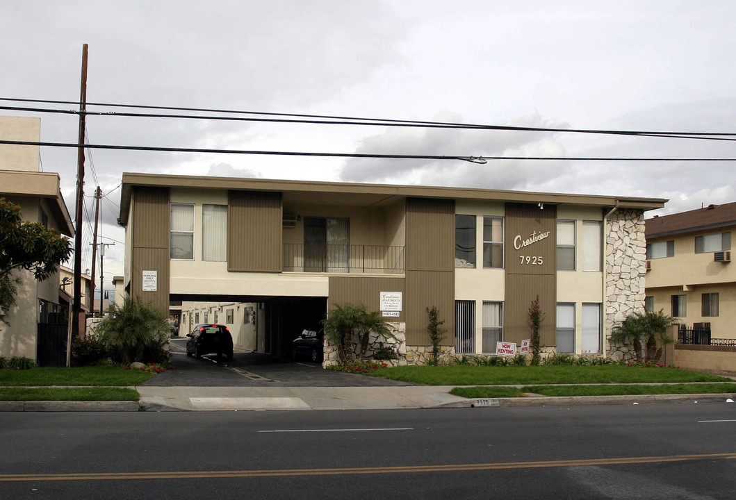 Crestview Apartments in Downey, CA - Building Photo