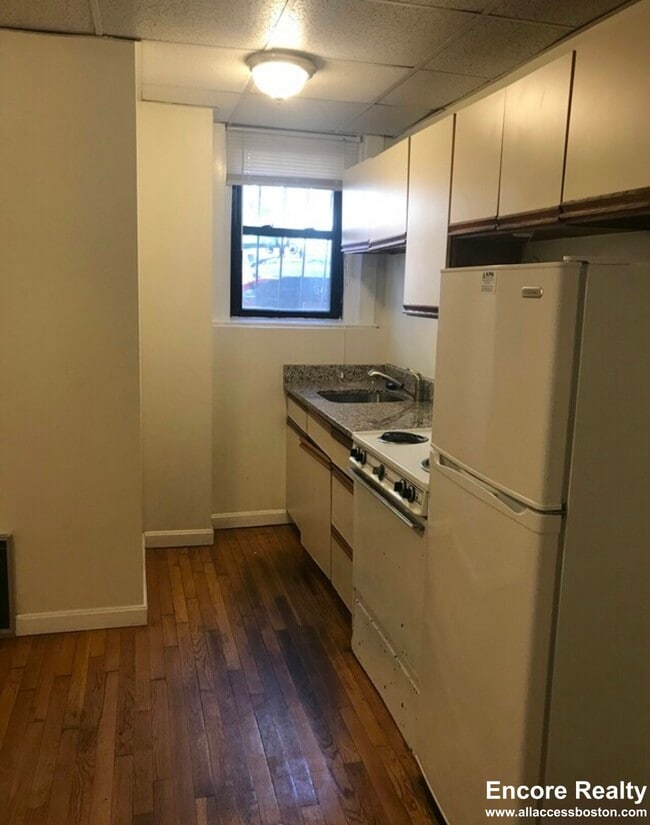 property at 533 Newbury St