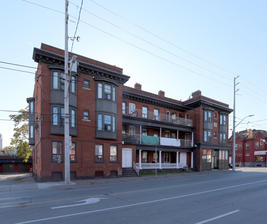 62-72 Barton St E in Hamilton, ON - Building Photo