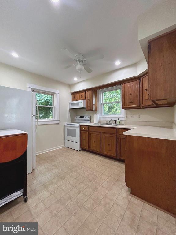 1318 Abingdon Rd in Abingdon, MD - Foto de edificio - Building Photo