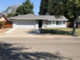 3330 Bridal Veil Ct in Merced, CA - Building Photo
