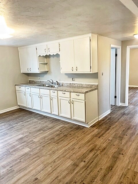 2002 Jefferson St, Unit Upper in Two Rivers, WI - Building Photo - Building Photo