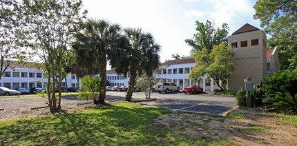 Burt Reynolds Complex in Tallahassee, FL - Building Photo - Building Photo