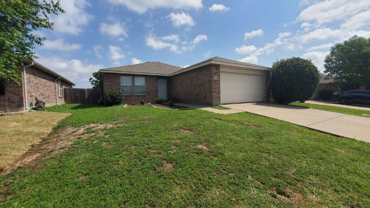 217 Silver Lake Trail in Fort Worth, TX - Building Photo