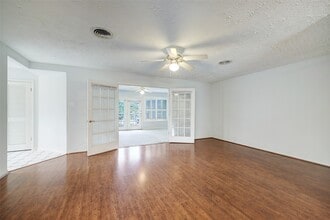 8730 Cedarspur Dr in Houston, TX - Building Photo - Building Photo