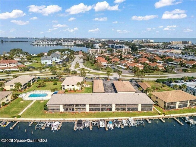 325 S Banana River Blvd in Cocoa Beach, FL - Building Photo - Building Photo