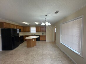 792 Silver Sands Dr in Memphis, TN - Building Photo - Building Photo