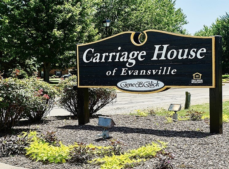 Carriage House Evansville in Evansville, IN - Foto de edificio